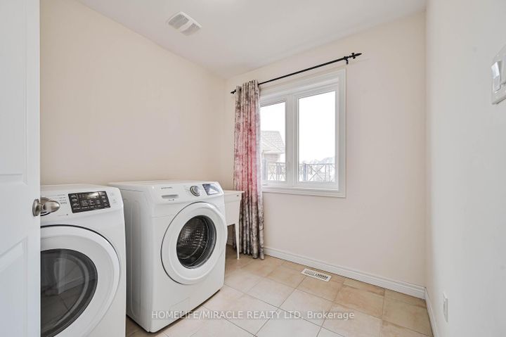 Photo 41 at 23 Pinot Crescent, Stoney Creek, Hamilton