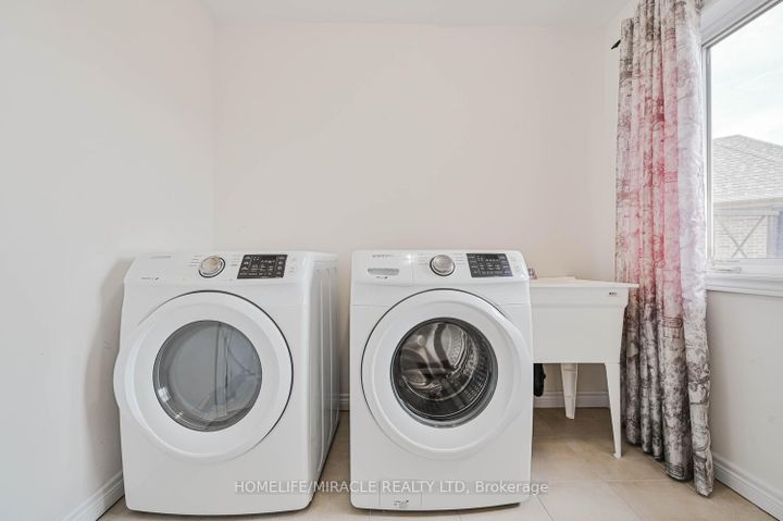 Photo 42 at 23 Pinot Crescent, Stoney Creek, Hamilton