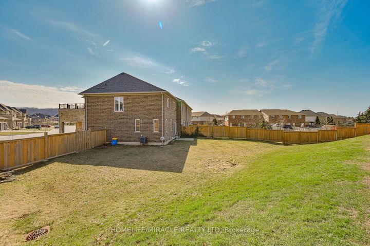 Photo 45 at 23 Pinot Crescent, Stoney Creek, Hamilton