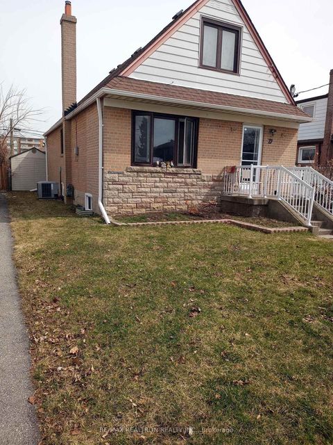 Photo 2 at 27 Flempton Crescent, Ionview, Toronto