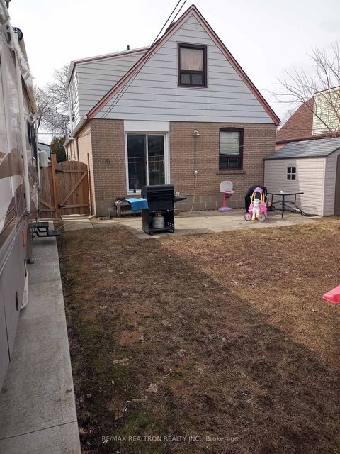 Photo 3 at 27 Flempton Crescent, Ionview, Toronto