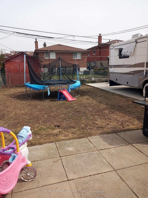 Photo 4 at 27 Flempton Crescent, Ionview, Toronto