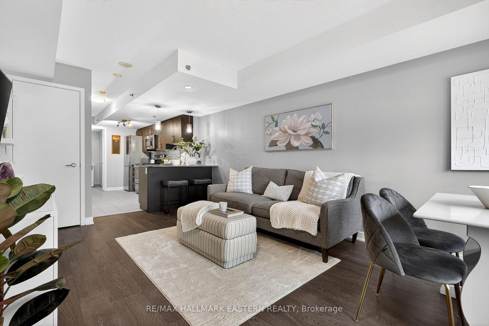 Th3 - 11 Superior Avenue, Mimico, Toronto by Loree Meneguzzi Real Estate Th3 - 11 Superior Avenue, Mimico, Toronto