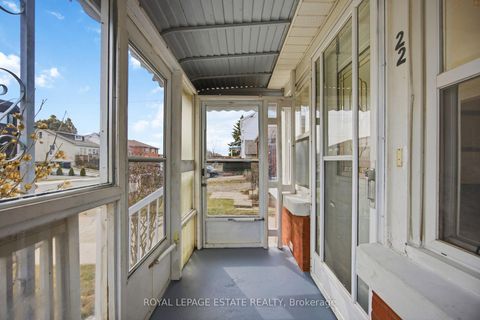 Photo 1 at 22 Medford Avenue, Oakridge, Toronto