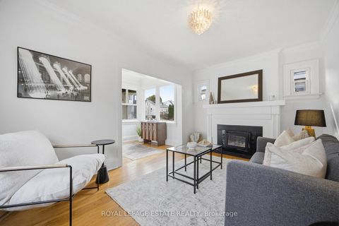 Photo 3 at 22 Medford Avenue, Oakridge, Toronto