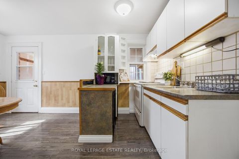 Photo 6 at 22 Medford Avenue, Oakridge, Toronto