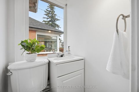 Photo 10 at 22 Medford Avenue, Oakridge, Toronto