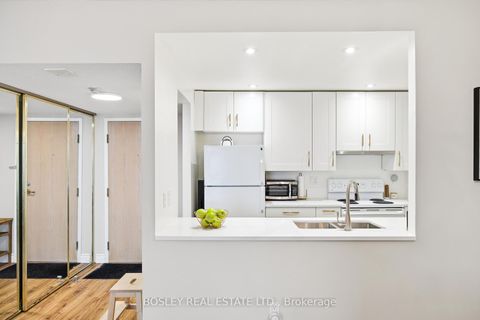 Photo 12 at 611 - 5 Concorde Place, Don Mills, Toronto