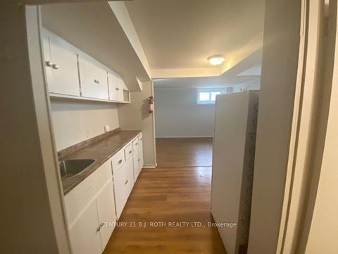 Photo 23 at 156 Dunlop Street W, City Centre, Barrie