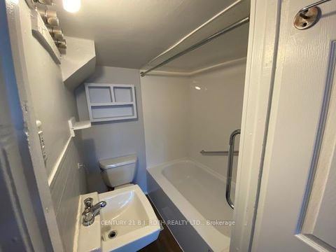 Photo 26 at 156 Dunlop Street W, City Centre, Barrie