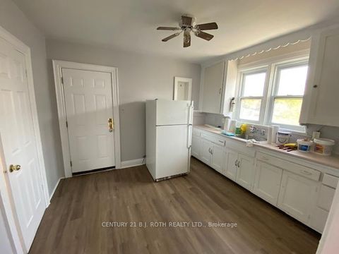 Photo 27 at 156 Dunlop Street W, City Centre, Barrie