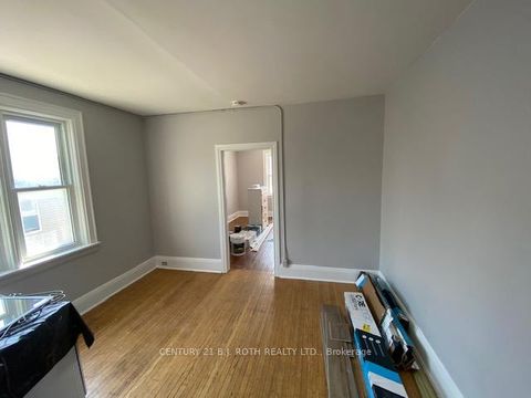 Photo 30 at 156 Dunlop Street W, City Centre, Barrie