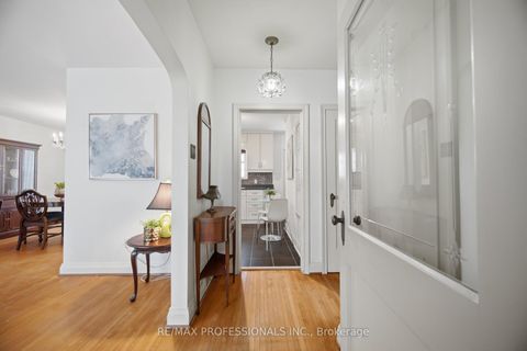 Photo 4 at 1 Loyalist Road, Kingsway South, Toronto