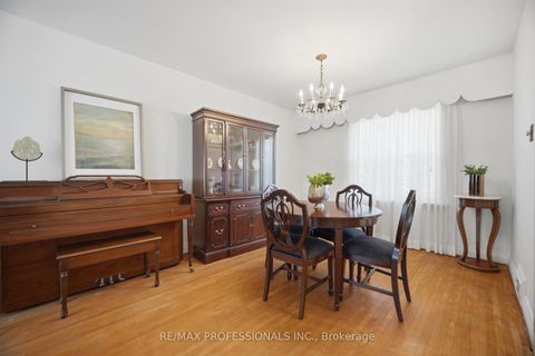 Photo 8 at 1 Loyalist Road, Kingsway South, Toronto