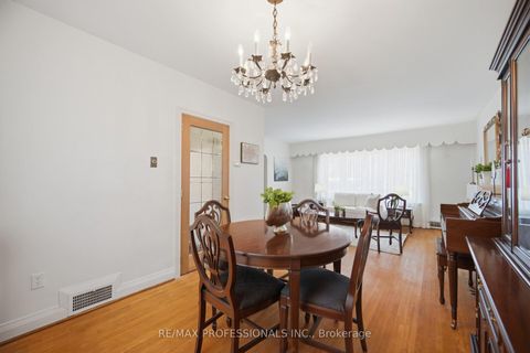 Photo 9 at 1 Loyalist Road, Kingsway South, Toronto