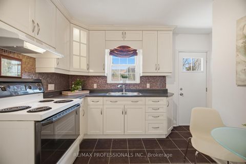 Photo 11 at 1 Loyalist Road, Kingsway South, Toronto