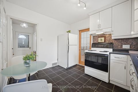 Photo 13 at 1 Loyalist Road, Kingsway South, Toronto