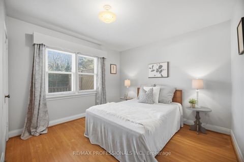 Photo 16 at 1 Loyalist Road, Kingsway South, Toronto