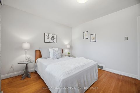 Photo 17 at 1 Loyalist Road, Kingsway South, Toronto
