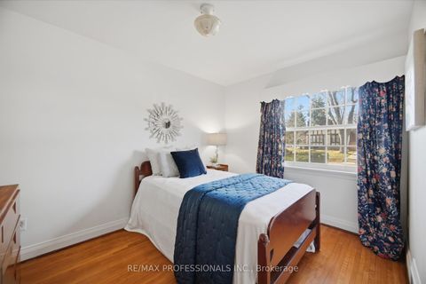 Photo 19 at 1 Loyalist Road, Kingsway South, Toronto