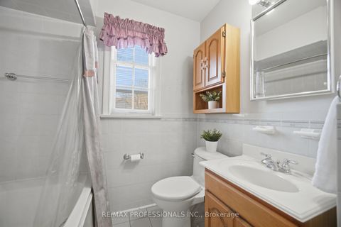 Photo 22 at 1 Loyalist Road, Kingsway South, Toronto