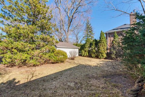 Photo 34 at 1 Loyalist Road, Kingsway South, Toronto