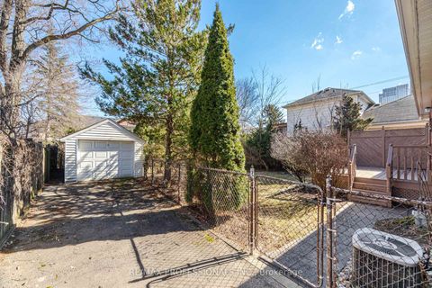Photo 35 at 1 Loyalist Road, Kingsway South, Toronto