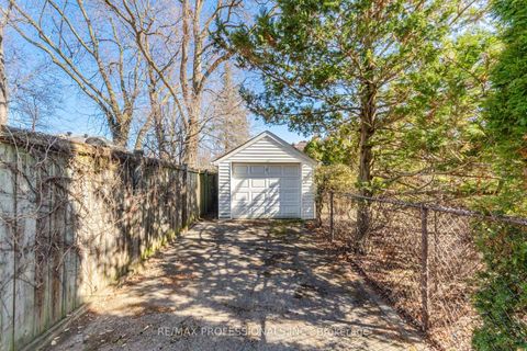 Photo 36 at 1 Loyalist Road, Kingsway South, Toronto