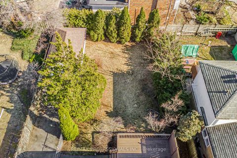 Photo 38 at 1 Loyalist Road, Kingsway South, Toronto