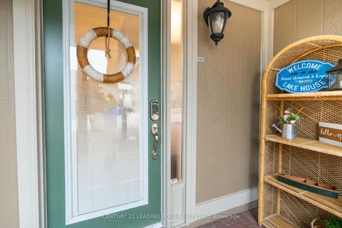 Photo 1 at 9 - 9 Davy Point Circle, Historic Lakeshore Communities, Georgina