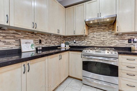 Photo 13 at 54 Woodbury Crescent, Summerhill Estates, Newmarket