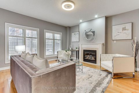 Photo 18 at 54 Woodbury Crescent, Summerhill Estates, Newmarket