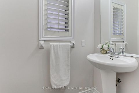 Photo 23 at 54 Woodbury Crescent, Summerhill Estates, Newmarket