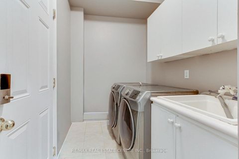 Photo 24 at 54 Woodbury Crescent, Summerhill Estates, Newmarket