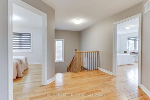 Photo 25 at 54 Woodbury Crescent, Summerhill Estates, Newmarket