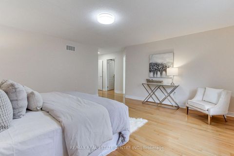 Photo 27 at 54 Woodbury Crescent, Summerhill Estates, Newmarket