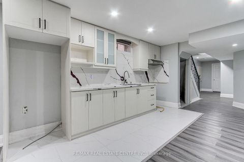 Photo 43 at 54 Woodbury Crescent, Summerhill Estates, Newmarket