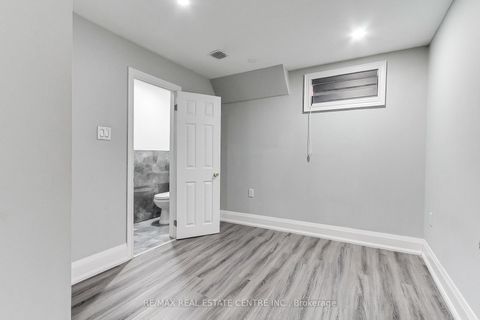 Photo 45 at 54 Woodbury Crescent, Summerhill Estates, Newmarket