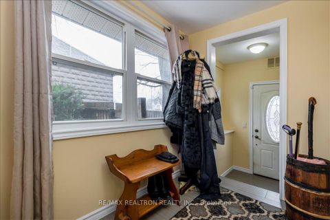 Photo 2 at 86 John Street, Sanford, Barrie