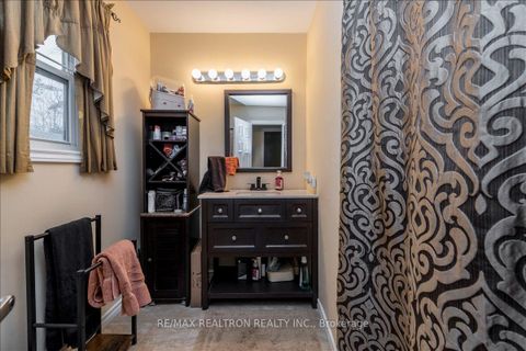 Photo 8 at 86 John Street, Sanford, Barrie