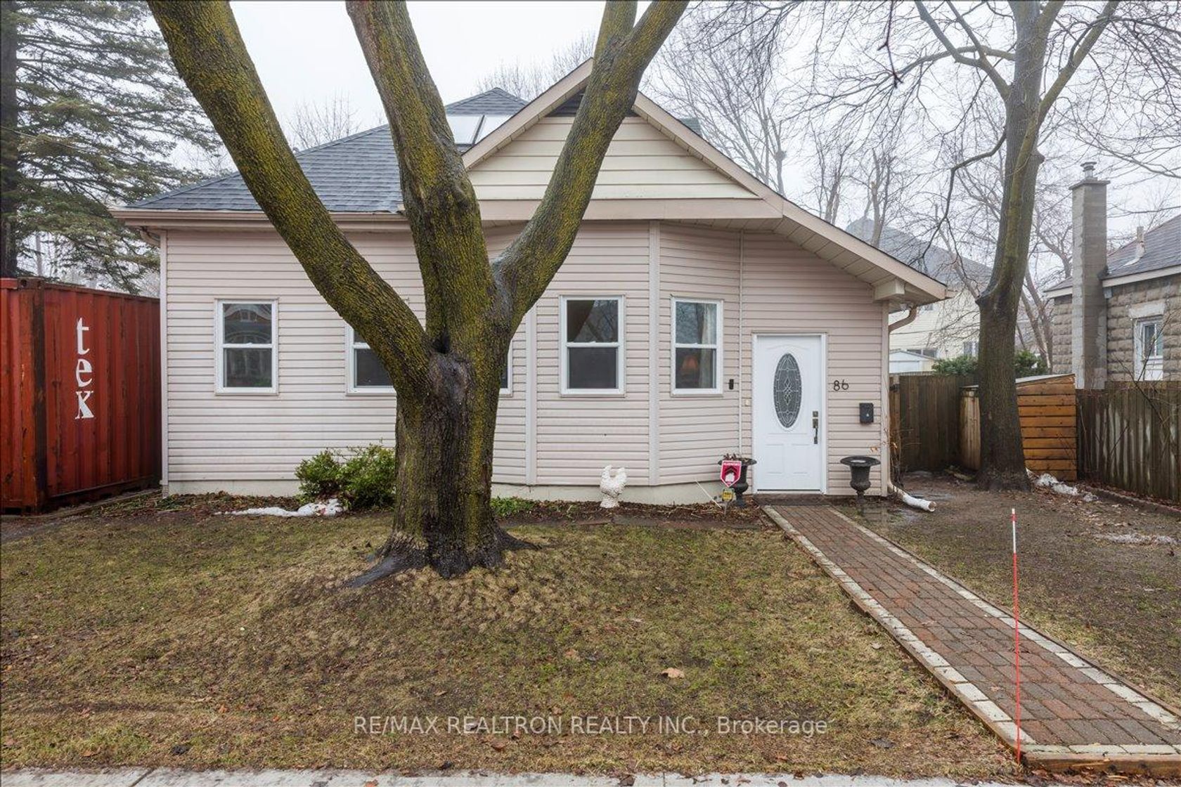 86 John Street, Sanford, Barrie photo 2