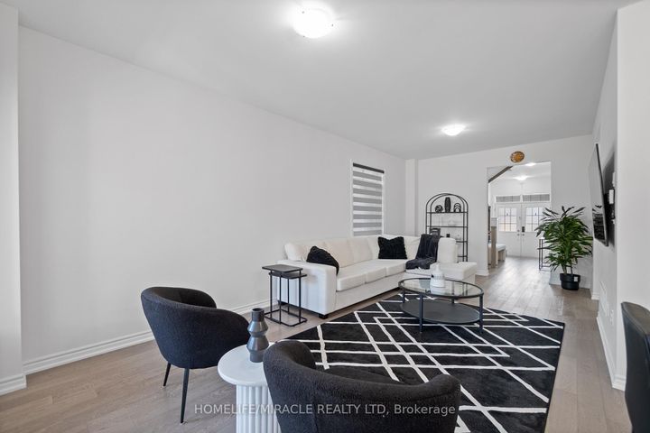 Photo 5 at 57 FERRAGINE Crescent, Bradford, Bradford West Gwillimbury