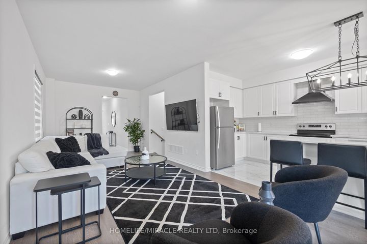 Photo 6 at 57 FERRAGINE Crescent, Bradford, Bradford West Gwillimbury