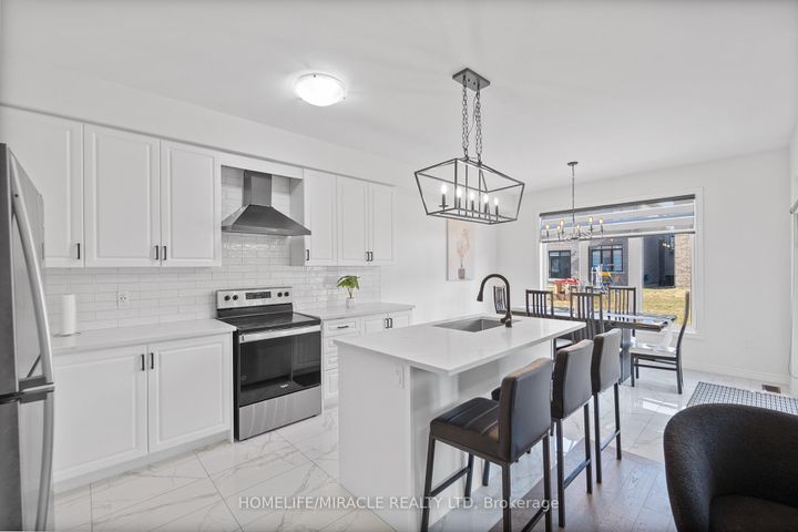 Photo 7 at 57 FERRAGINE Crescent, Bradford, Bradford West Gwillimbury