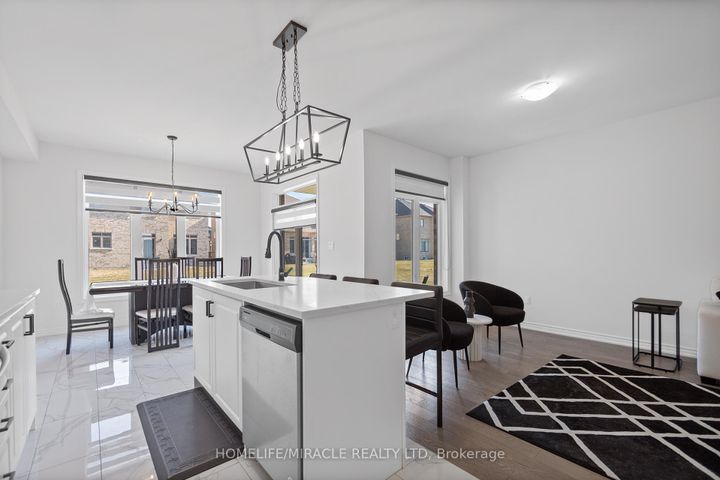 Photo 11 at 57 FERRAGINE Crescent, Bradford, Bradford West Gwillimbury