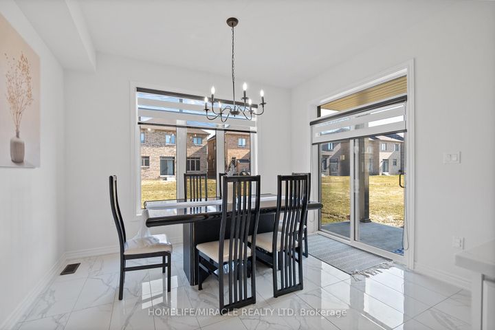 Photo 12 at 57 FERRAGINE Crescent, Bradford, Bradford West Gwillimbury