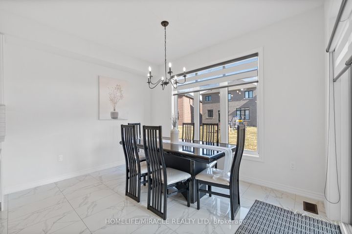 Photo 13 at 57 FERRAGINE Crescent, Bradford, Bradford West Gwillimbury