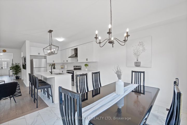 Photo 14 at 57 FERRAGINE Crescent, Bradford, Bradford West Gwillimbury