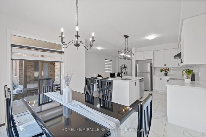 Photo 15 at 57 FERRAGINE Crescent, Bradford, Bradford West Gwillimbury