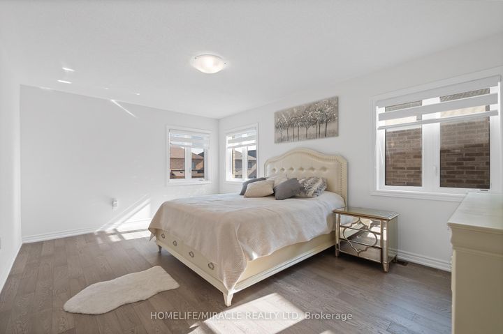 Photo 19 at 57 FERRAGINE Crescent, Bradford, Bradford West Gwillimbury